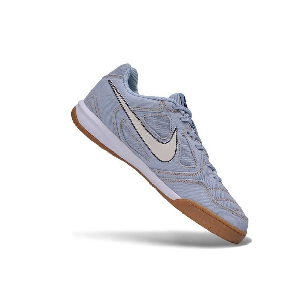 Chuteira Nike SB Gato x Supreme Light Blue — Light Blue, White Swoosh IC — Imagem 5