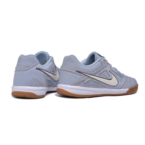Chuteira Nike SB Gato x Supreme Light Blue — Light Blue, White Swoosh IC — Imagem 3