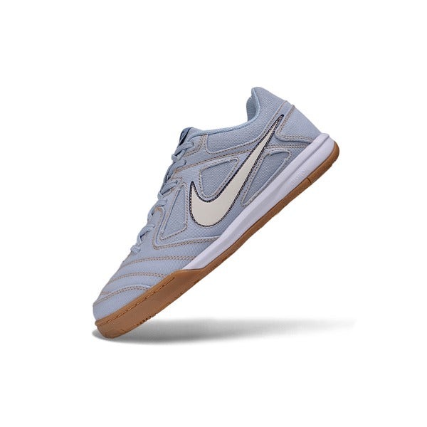 Chuteira Nike SB Gato x Supreme Light Blue — Light Blue, White Swoosh IC — Imagem 4